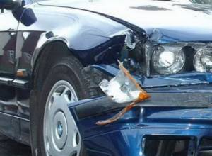 One dies in car accident in Armenia