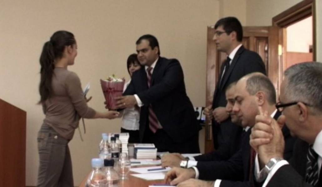 7b85e481860420484c576e4fda1808f3