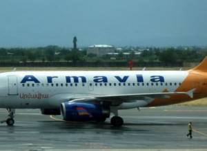 Armavia employees demand unpaid salaries