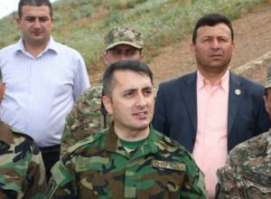 Khachik Asryan speaks in front of servicemen