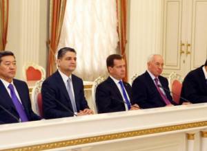 Armenian PM holds meetings in Belarus