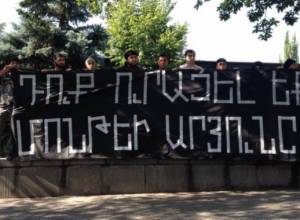 Citiznes hold silent protest in memory of Monte