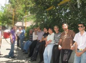 Armavia employees waiting for wages