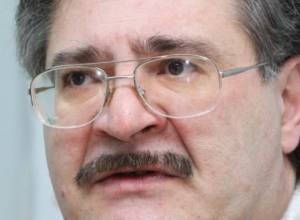 Why does Russia attract Armenians?