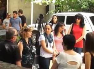 Armavia employees continue protests