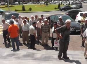 Vendors stage protest outside Mayor's Office