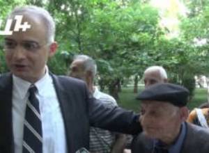 Առաջին նախագահը շնորհավորեց ամենատարեց կուսակցին