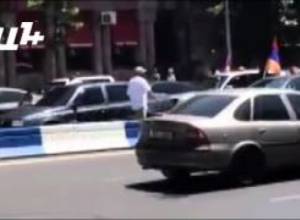 Ոստիկանները փակել են Արշակունյաց պողոտան