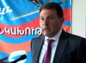 Բանից բեխաբար երկու պաշտոնյա