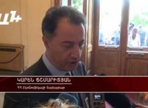 Իսկ կառավարության շենքի դիմաց այսօր ոչ առևտրային կրքեր էին