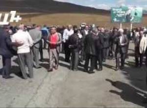 Սուրիկ Խաչատրյանի աղ ու հացով են դիմավորում Սյունիքում