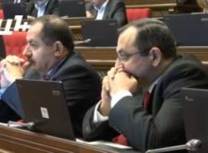 Արծվիկ Մինասյանը՝ եռյակի մասին. «Այդ ի՞նչ ամբիցիաներ են»