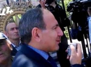 Ն. Փաշինյանը նաիրիտցիների ներկայությամբ զանգեց Ե. Զախարյանին