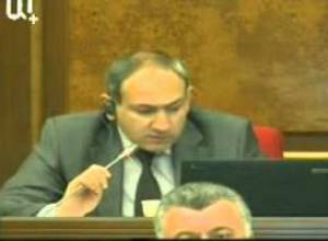 Հիմա էս մարդիկ գա՞ն տուն, թե՝ չգան