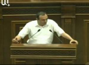 «Գիտնականները հարվածի տակ են». Արծվիկ Մինասյան