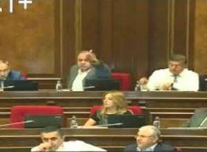 «Արի ստեղ հլը…դու արի ստեղ». ՀԱԿ-ն ու ՀՀԿ-ն թեժ բանավեճի մեջ են