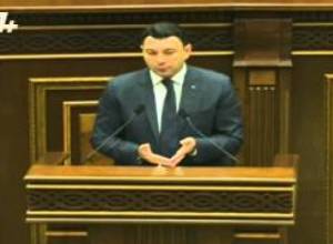 «Կարիք չկա ցուցամատով խելք ցույց տալ, դուք դասախոս չեք, մենք էլ` ուսանող». Շարմազանով