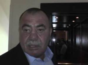 Մանվել Գրիգորյանը վիրավորում է լրագրողին