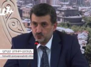Փոխքաղաքապետի ասուլիսը ակտիվիստը նմանեցնում է ֆեյսբուքում արված լատինատառ ստատուսի