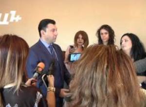 Էդ. Շարմազանովը չգիտի, թե ինչ սեւ կատու է անցել Ռ. Քոչարյանի ու Ս. Սարգսյանի միջև