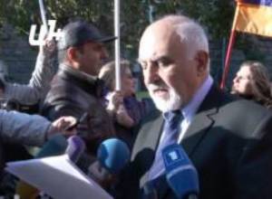 Պարույր Հայրիկյանը ԿԸՀ-ից պահանջում է կասեցնել հանրաքվեն