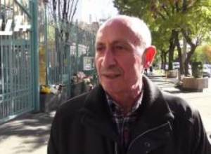 Ծաղիկներ եւ վառվող մոմեր` Ֆրանսիայի դեսպանատան դիմաց