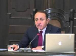 Այլ մուտքերով դուրս չգալ եւ հաղորդակցվել լրագրողների հետ. վարչապետի հորդորը