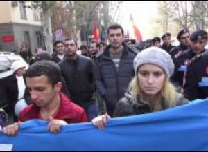 Երթը հասավ ԿԸՀ. ոստիկանական պատը խոչընդոտում է