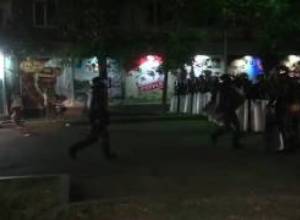 Ոստիկանները դիրքավորվում են