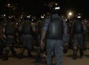 Ոստիկանական ուժերը առաջանում են