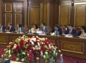 Կարեն Կարապետյանի մոտ շարունակվում են քննարկումները