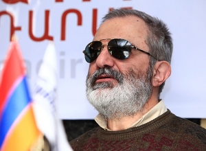 Իմ երկրում ես ապրում եմ կիսապատանդի կարգավիճակով. Ալեք Ենիգոմշյանի հայտարարությունը