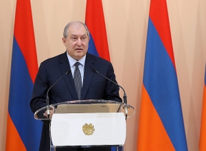 Мать Ванецяна – Маргарит Азарян назначена помощницей президента