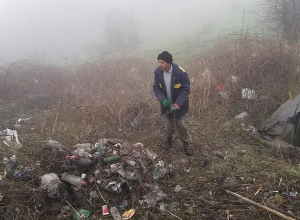 Վարորդները պատուհաններից շշեր են նետում