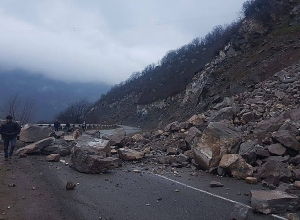 Քարաթափման վտանգի պատճառով Զովունի գյուղից դեպի Կորեայի ձոր տանող ավտոճանապարհը փակ է