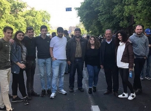 ԿԳ նախարարի սնդիկ ուսանողն ու իր անբաժան կիթառը