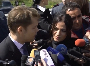 Это то же самое ощущение, что мой отец с нами, также как и люди, чью память мы пришли почтить: Николя Азнавур