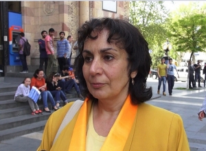 Сокращения могут быть как и прежде – по произволу: Анаит Асатрян