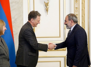 Премьер-министр и помощник заместителя госсекретаря США обсудили вопросы развития двустороннего сотрудничества