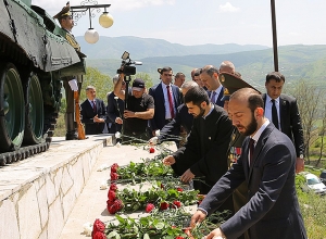 Делегация во главе с Араратом Мирзояном приняла участие в мероприятиях в Степанакерте