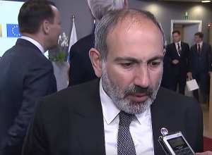 Пашинян и Алиев коротко побеседовали