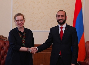 Для нас крайне важны положительные оценки СЕ бархатной революции: Арарат Мирзоян