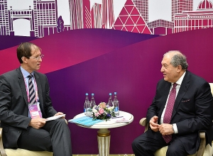 “Шнайдер Груп” заинтересована в расширении деятельности в Армении: президент встретился с основателем компании