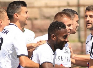 «Արարատ-Արմենիան» շարունակում է հետապնդել «Փյունիկին»