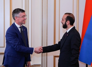 Глава парламента принял делегацию из Швеции