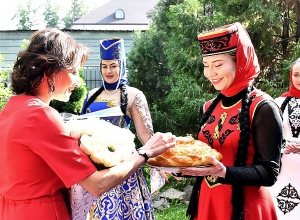 Анна Акопян встретилась с армянской общиной Алматы