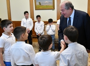 Математика необходима: президент принял группу детей-победителей олимпиады