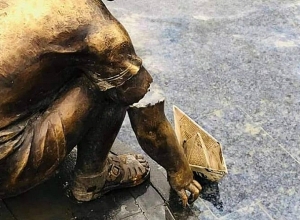 В повреждении статуи не было умысла