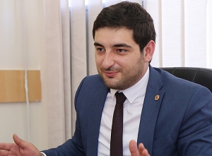 Ограбили автомобиль Сипана Пашиняна