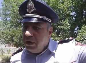 Ոստիկանության փոխգնդապետը լրագրողներին համեմատում է «հաստավզերի» հետ.1-in.am